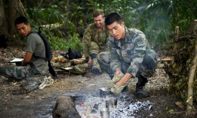 特种兵必一体育在野外的伙食有多丰盛？看完“菜单”后饭都吃不下了！(图3)