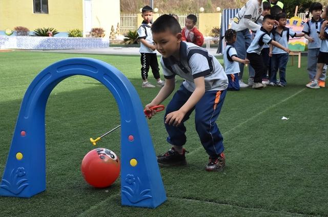 快乐做必一运动体育app下载安装游戏 运动我最行——遂宁安居区三幼第二届体育节活(图3)