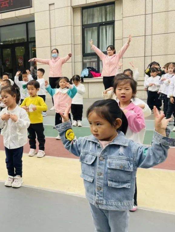 春之萌动运动嗨翻天—惠济区香山路必一运动官方网站幼儿春季运动会特写(图4)