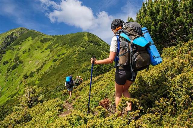 秋季必一运动官方网站登山注意事项之准备好装备(图1)