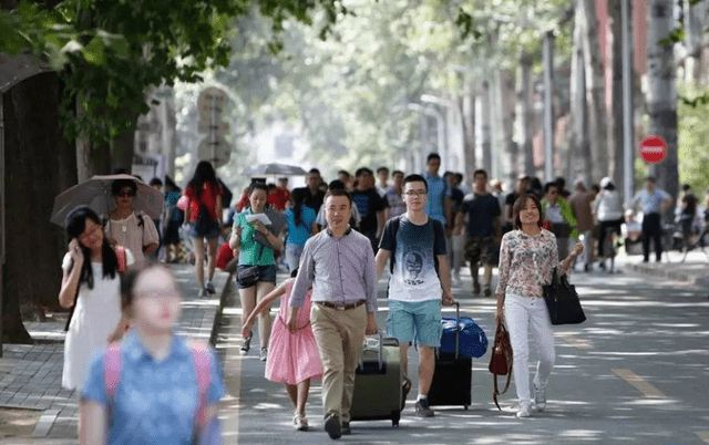 大一新生入学必备的六样物品提前列好清单必一体育以免到校后措手不及(图1)