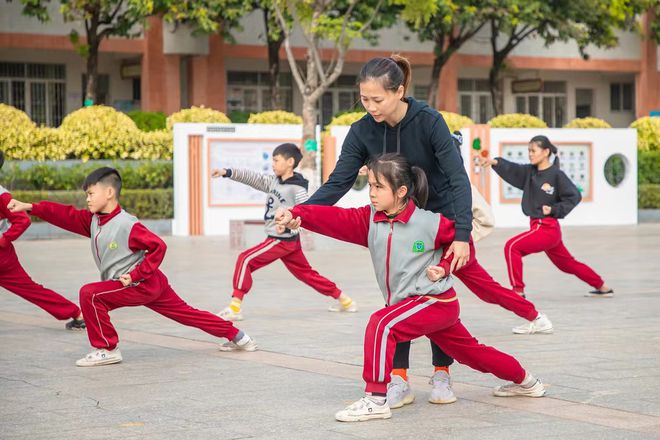 佛山试行小学每天1节体育课！最新方案必一体育→(图4)