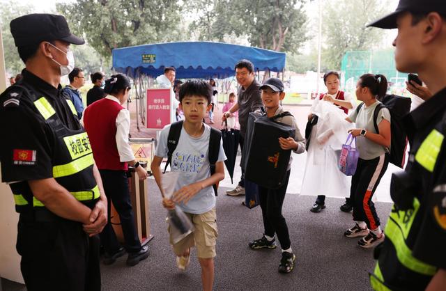 北京少年宫雨中开学新学期提供b体育官网64个项目、8500余人次学位(图1)