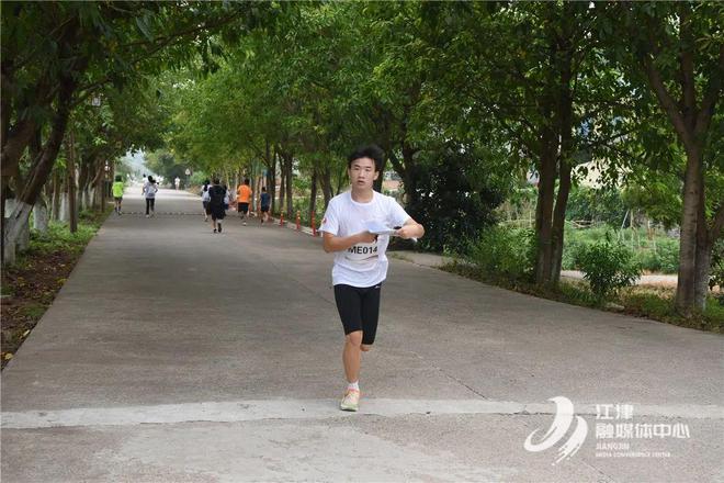 拿张地图跑啥？一群外地必一运动体育app下载安装人在江津探索美丽乡村！(图6)